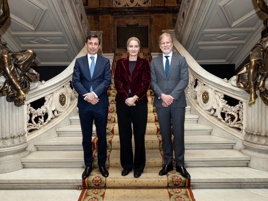 De izquierda a derecha: Paco Salcedo, presidente de Microsoft España; Alexandra Åquist, CEO de Aranzadi LA LEY y Jeff Bullwinkel, vicepresidente y Deputy general counsel de Corporate External & Legal Affairs en Microsoft EMEA